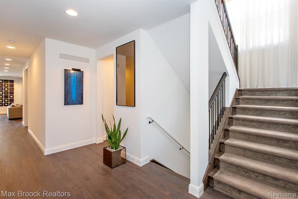 25925 York Road Royal Oak, MI 48067 - Photo 6 of 88
