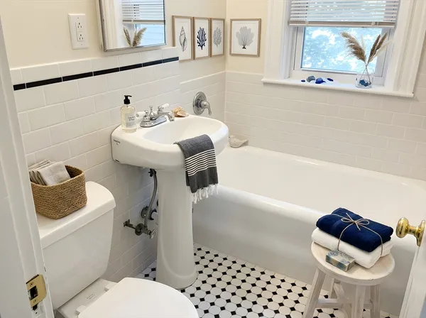 $3,650 | 203-205 Winthrop Road, Unit 3, Brookline, MA 02445