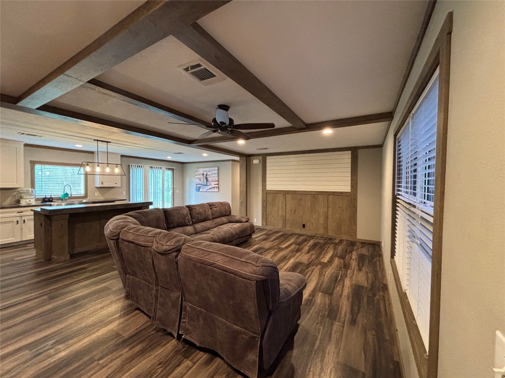 563 Forest Lawn Road Wharton, TX 77488 - Photo 14 of 34 Entry/Living Area