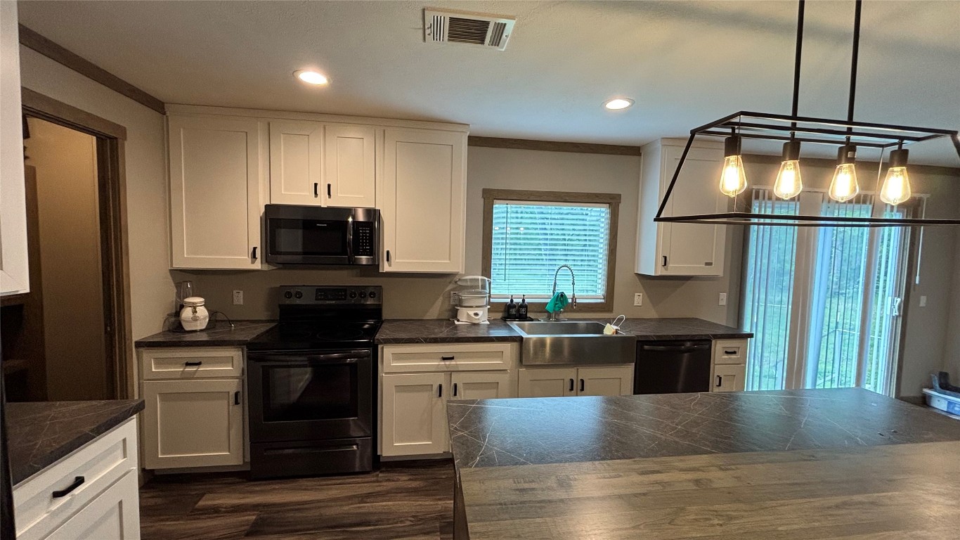 563 Forest Lawn Road Wharton, TX 77488 - Photo 22 of 34 Kitchen