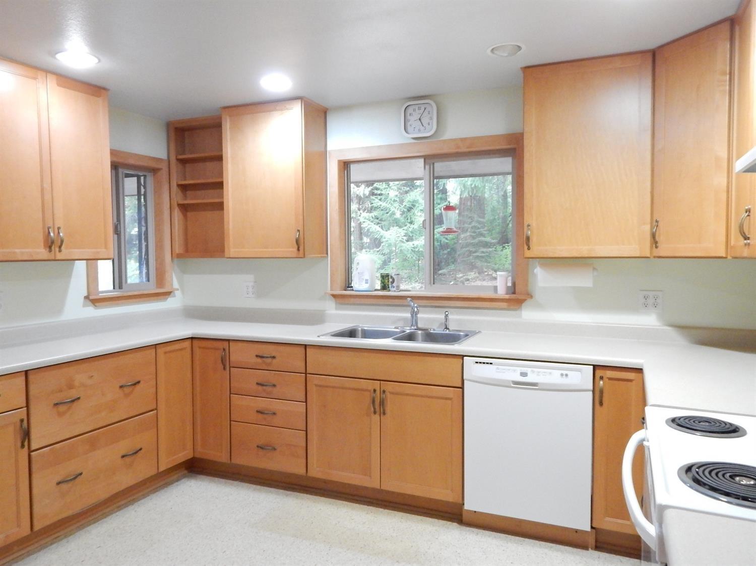 337 Red Blanket Road Prospect, OR 97536 - Photo 3 of 16 Kitchen, all appliances stay.