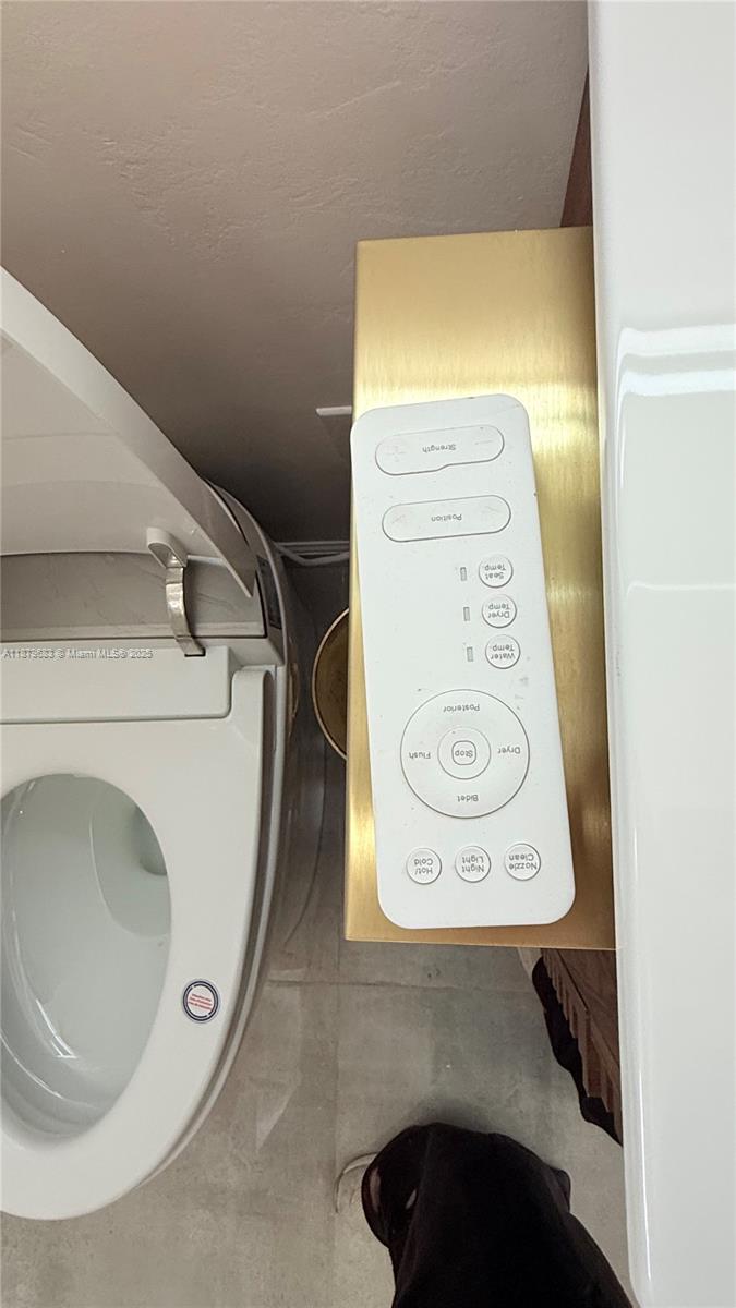 691 Northwest 7th Street Road Miami, FL 33136 - Photo 23 of 45 bidet