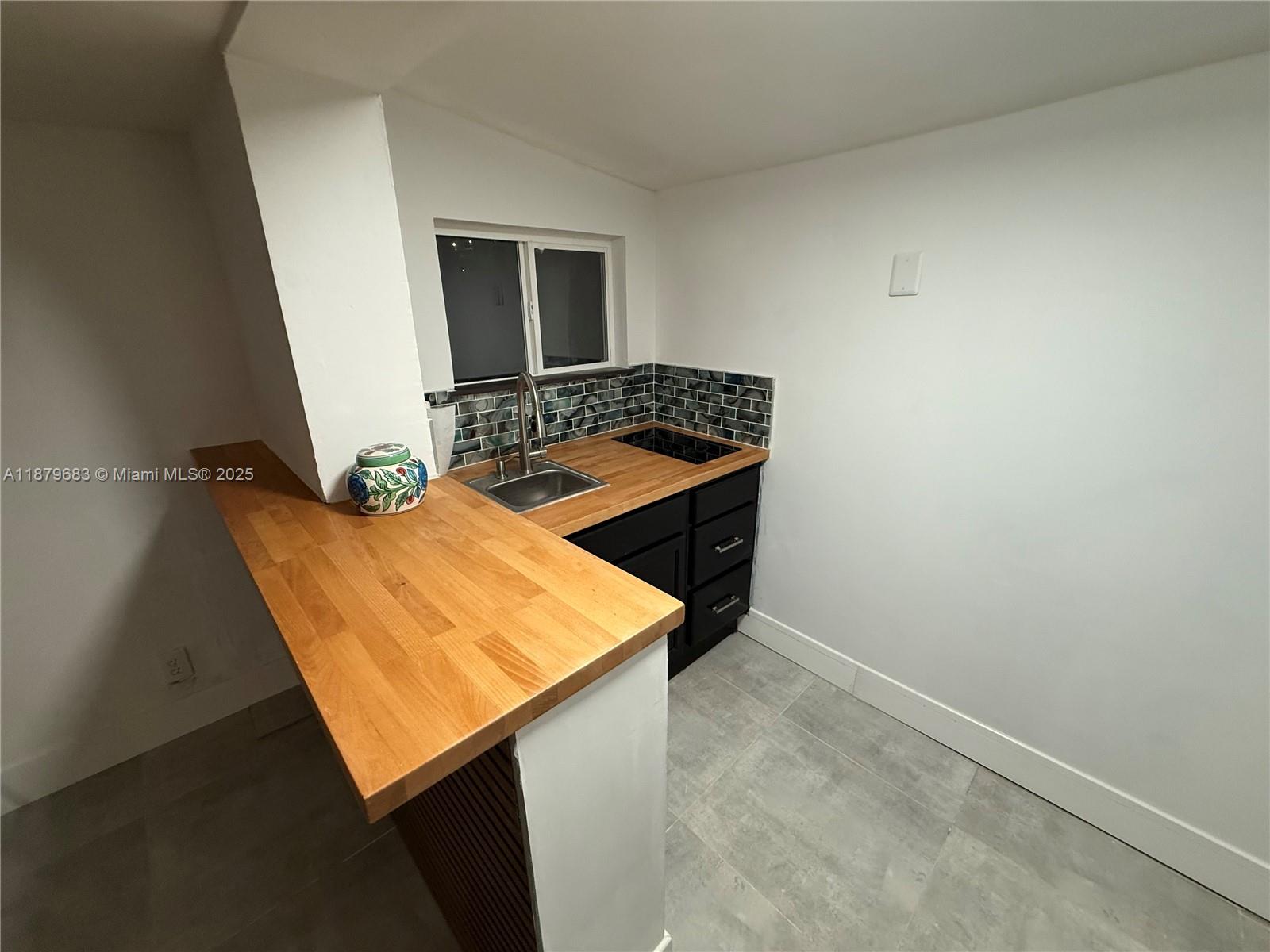 691 Northwest 7th Street Road Miami, FL 33136 - Photo 10 of 45 Gallery Image 10