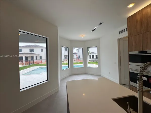 $15,000 | 19670 Northeast 14th Court, Unit 19670, Miami, FL 33179