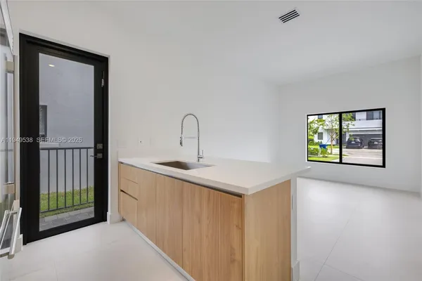 $15,000 | 19670 Northeast 14th Court, Unit 19670, Miami, FL 33179