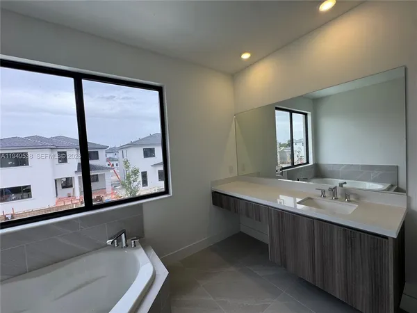 $15,000 | 19670 Northeast 14th Court, Unit 19670, Miami, FL 33179