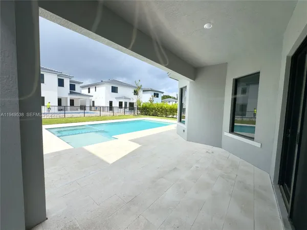 $15,000 | 19670 Northeast 14th Court, Unit 19670, Miami, FL 33179