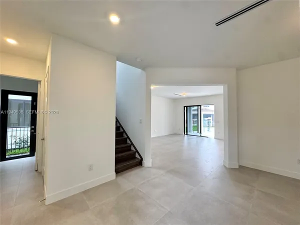 $15,000 | 19670 Northeast 14th Court, Unit 19670, Miami, FL 33179