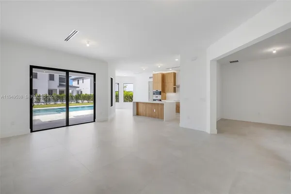 $15,000 | 19670 Northeast 14th Court, Unit 19670, Miami, FL 33179