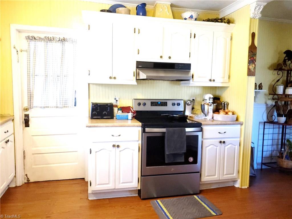 1565 Cook School Road Pilot Mountain, NC 27041 - Photo 3 of 27 Gallery Image 3