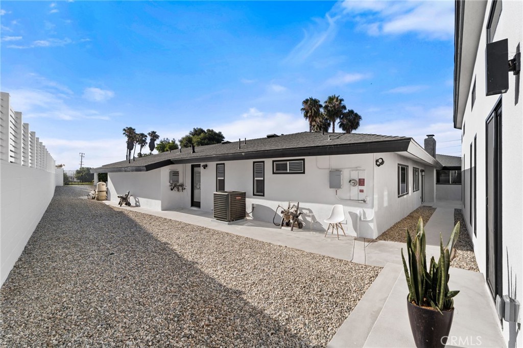 8601 Links Road Buena Park, CA 90621 - Photo 53 of 75 Side Yard with Gravel