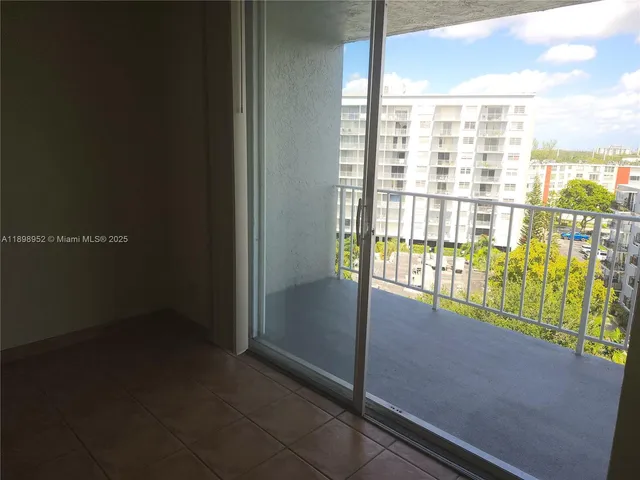 $1,500 | 1465 Northeast 123rd Street, Unit 806, North Miami, FL 33161