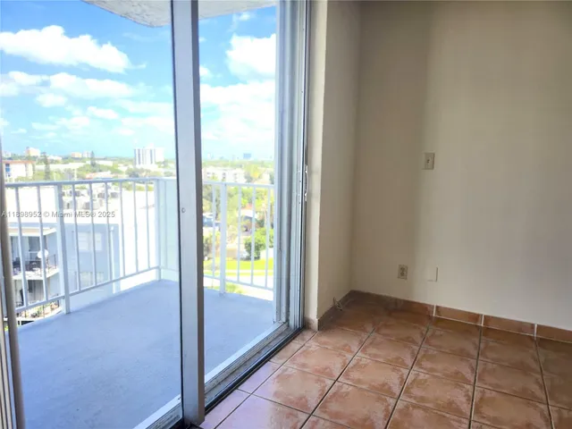$1,500 | 1465 Northeast 123rd Street, Unit 806, North Miami, FL 33161