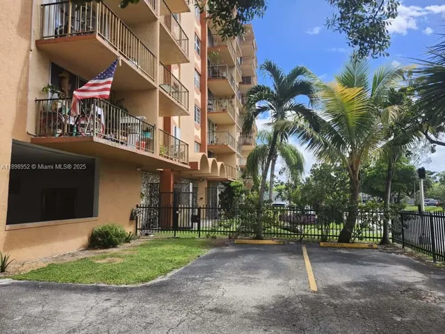 $1,500 | 1465 Northeast 123rd Street, Unit 806, North Miami, FL 33161
