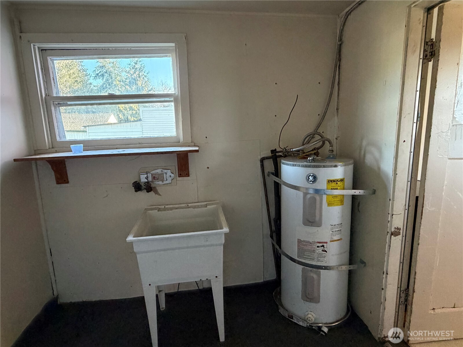 3101 Sumner Avenue Hoquiam, WA 98550 - Photo 21 of 21 a bathroom with a sink and toilet