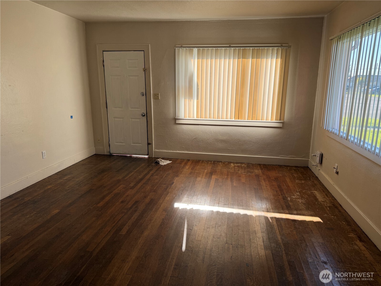 3101 Sumner Avenue Hoquiam, WA 98550 - Photo 5 of 21 an empty room with wooden floor and windows