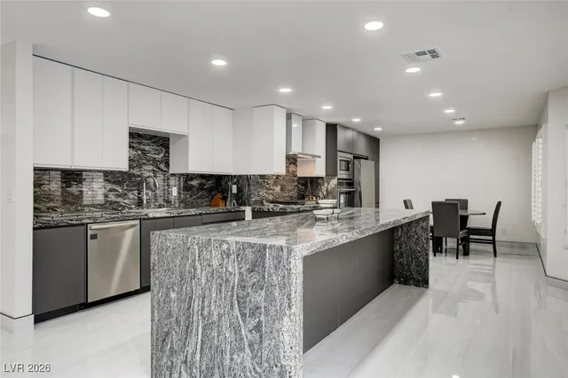 $880,000 | 9404 Low Tide Court, Las Vegas, NV 89117