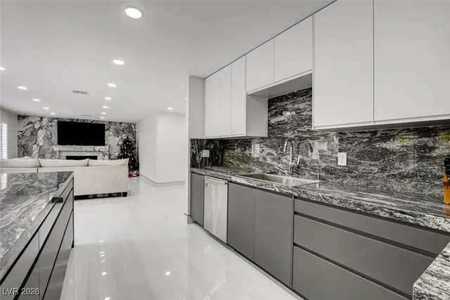 $880,000 | 9404 Low Tide Court, Las Vegas, NV 89117