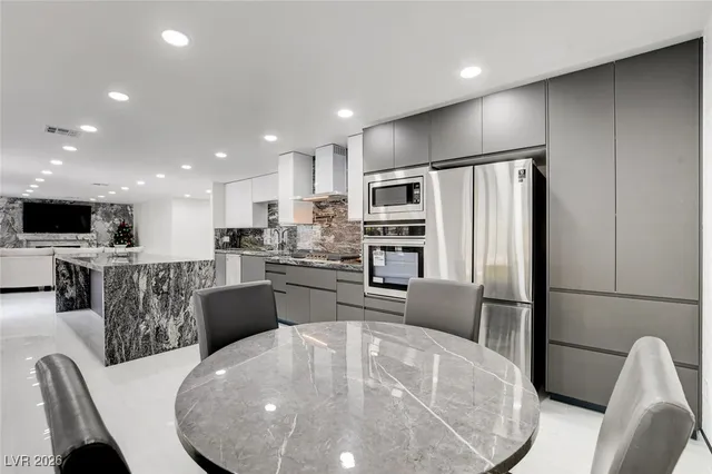 $880,000 | 9404 Low Tide Court, Las Vegas, NV 89117