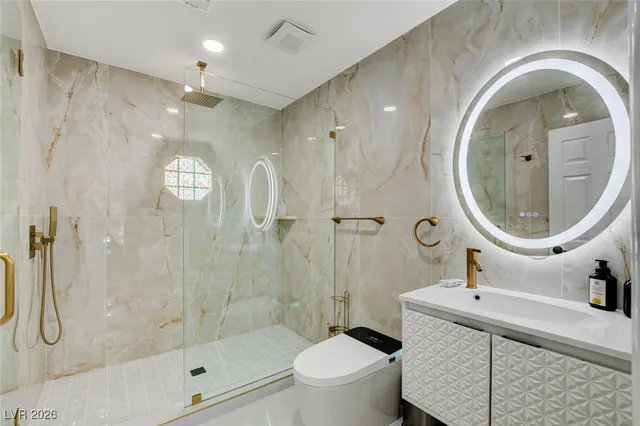 $880,000 | 9404 Low Tide Court, Las Vegas, NV 89117