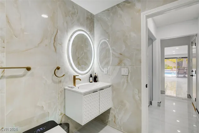 $880,000 | 9404 Low Tide Court, Las Vegas, NV 89117