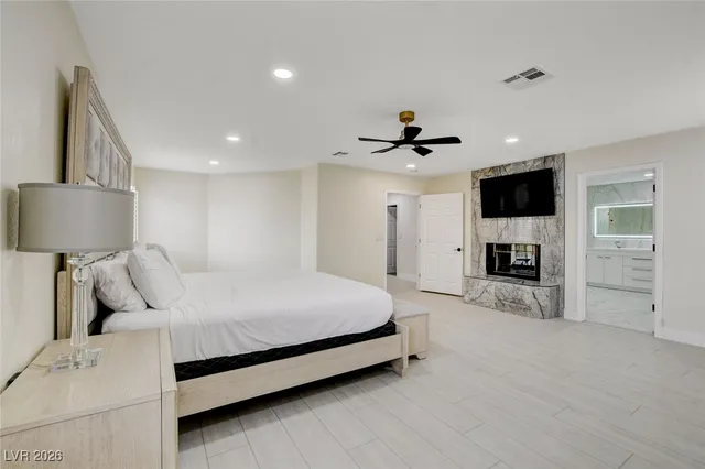 $880,000 | 9404 Low Tide Court, Las Vegas, NV 89117