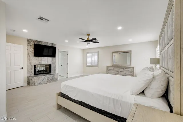 $880,000 | 9404 Low Tide Court, Las Vegas, NV 89117