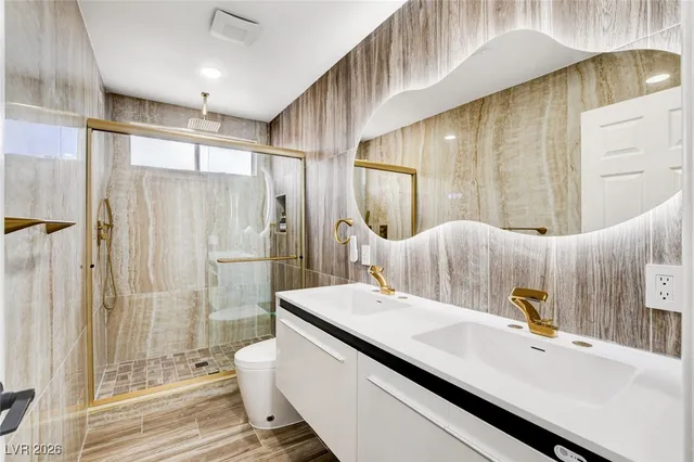 $880,000 | 9404 Low Tide Court, Las Vegas, NV 89117