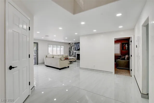 $880,000 | 9404 Low Tide Court, Las Vegas, NV 89117