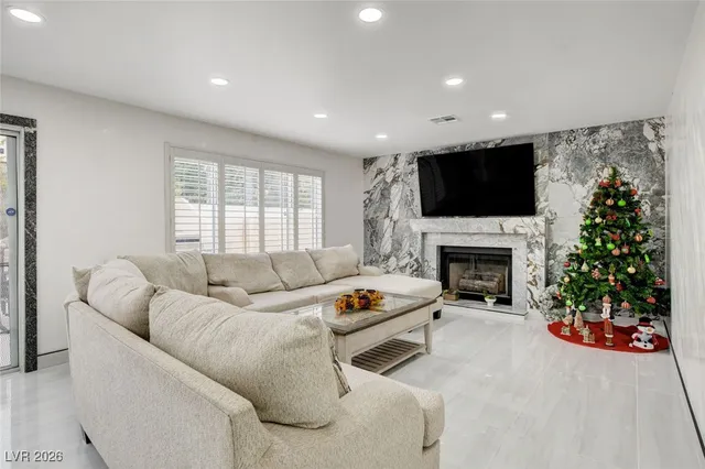 $880,000 | 9404 Low Tide Court, Las Vegas, NV 89117