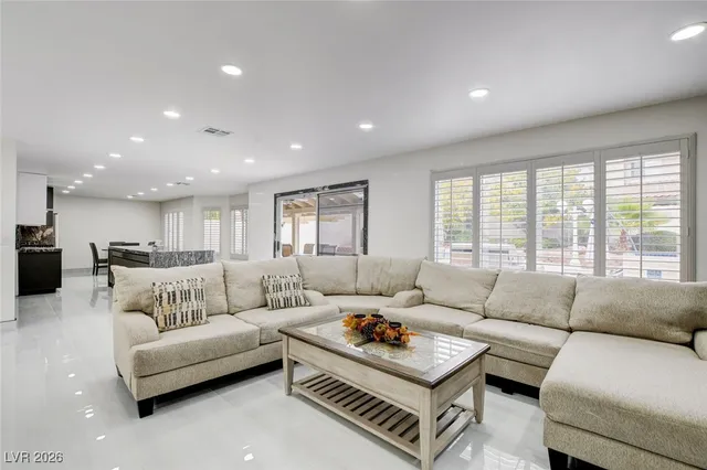 $880,000 | 9404 Low Tide Court, Las Vegas, NV 89117