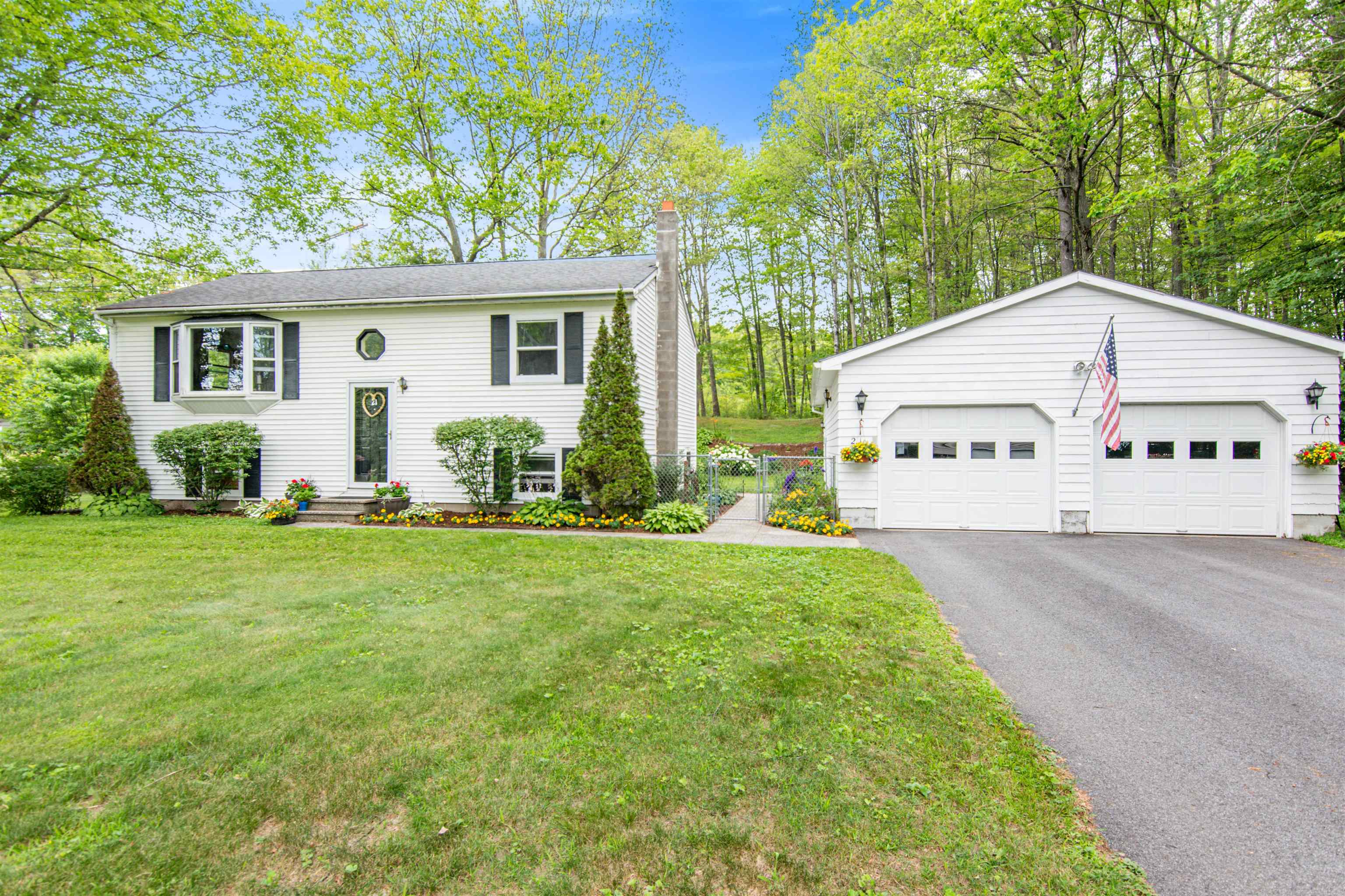 21 Oglewood Road Milton, VT 05468 - Photo 3 of 34 Gallery Image 3