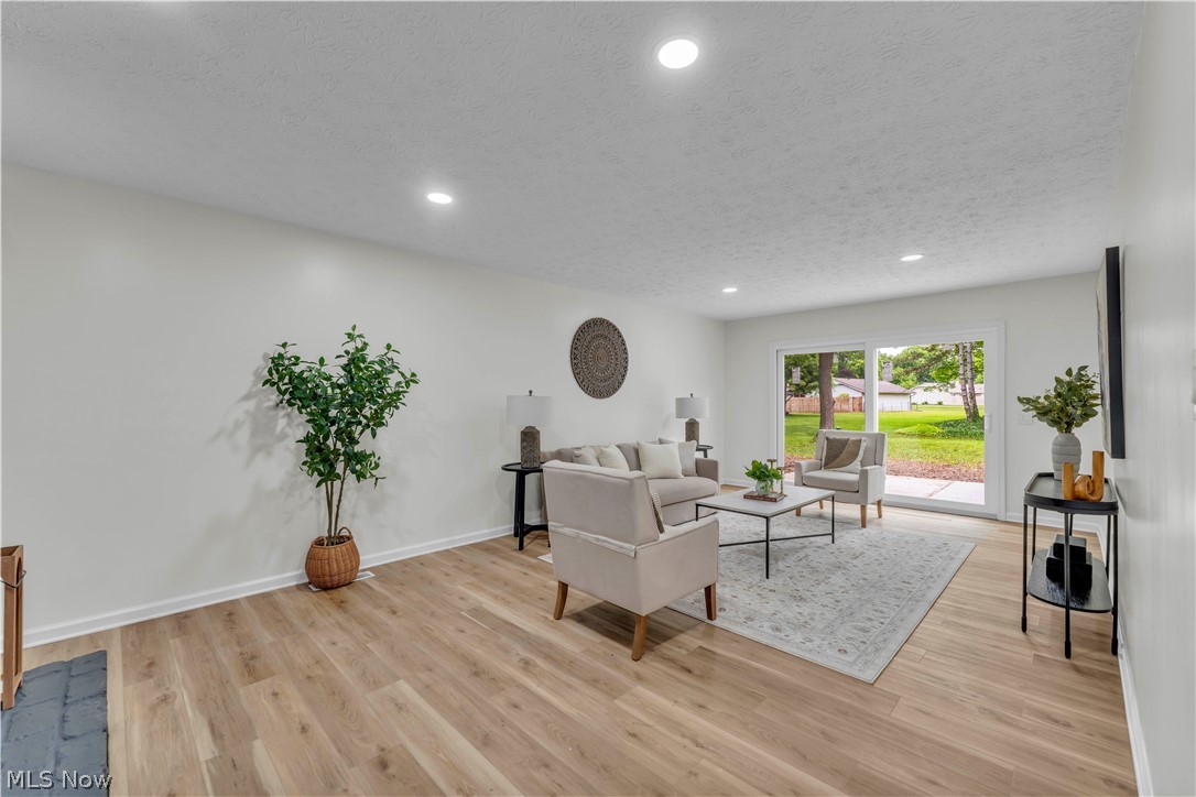 10763 Gate Post Road Strongsville, OH 44149 - Photo 24 of 45 Living room