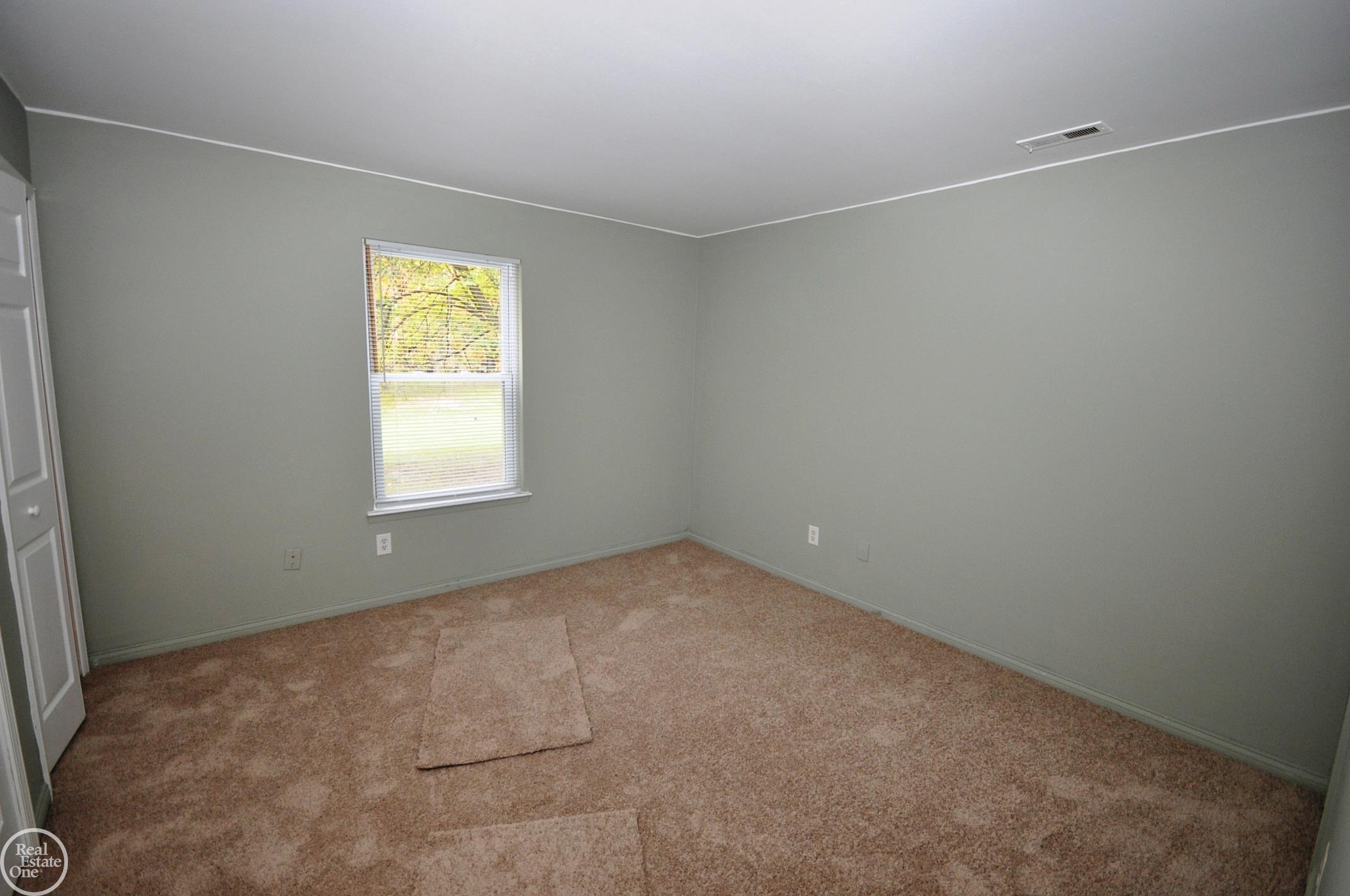 1608 O'Neil Circle Rochester, MI 48307 - Photo 11 of 30 50092625-11.JPG