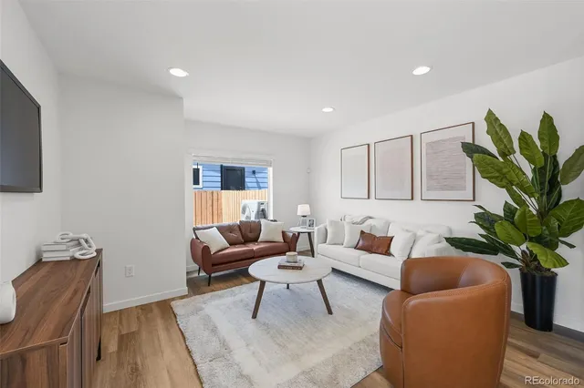 $2,500 | 1344 Akron Street, Aurora, CO 80010