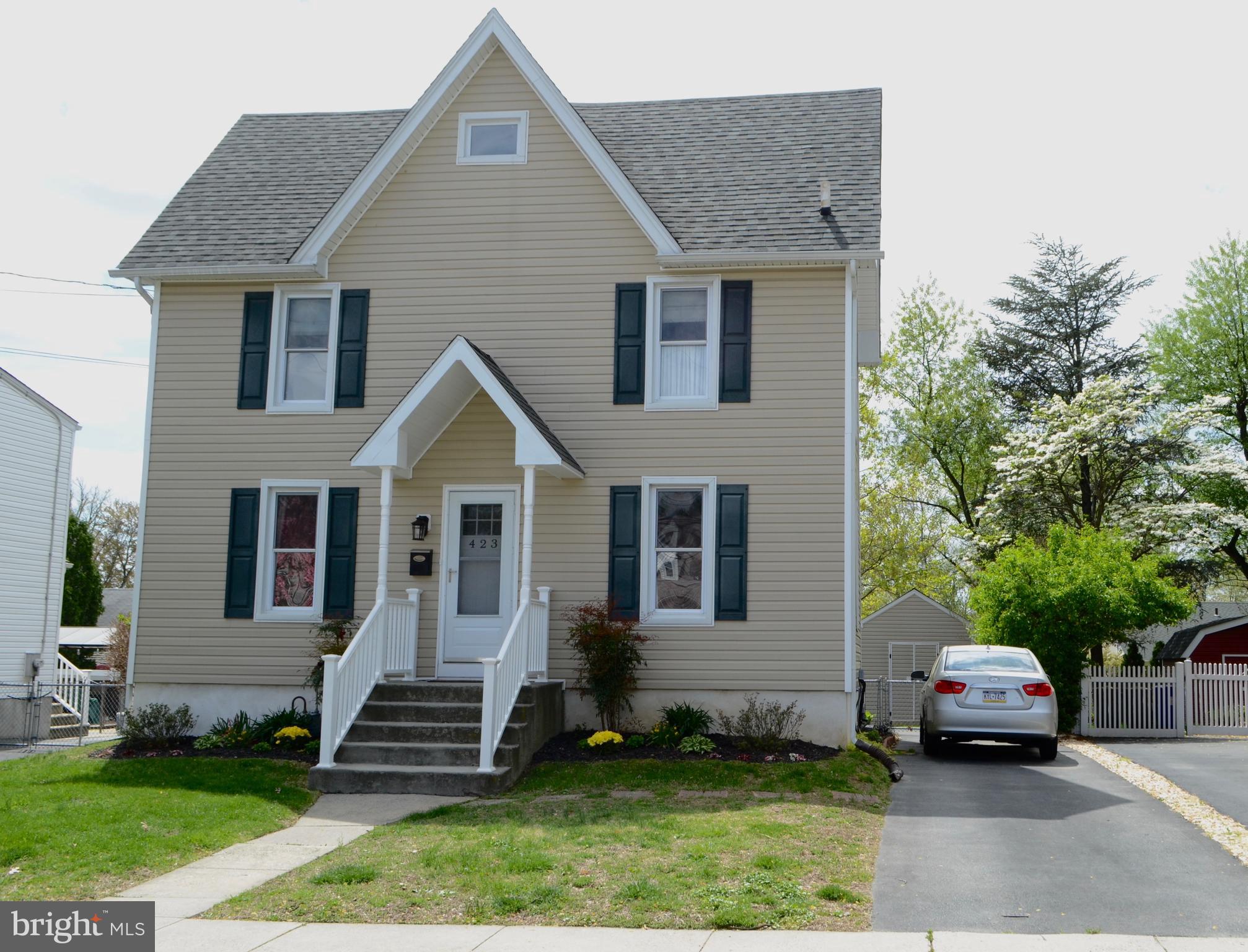 423 Ridley Avenue Folsom, PA 19033 - Photo 1 of 19 Gallery Image 1