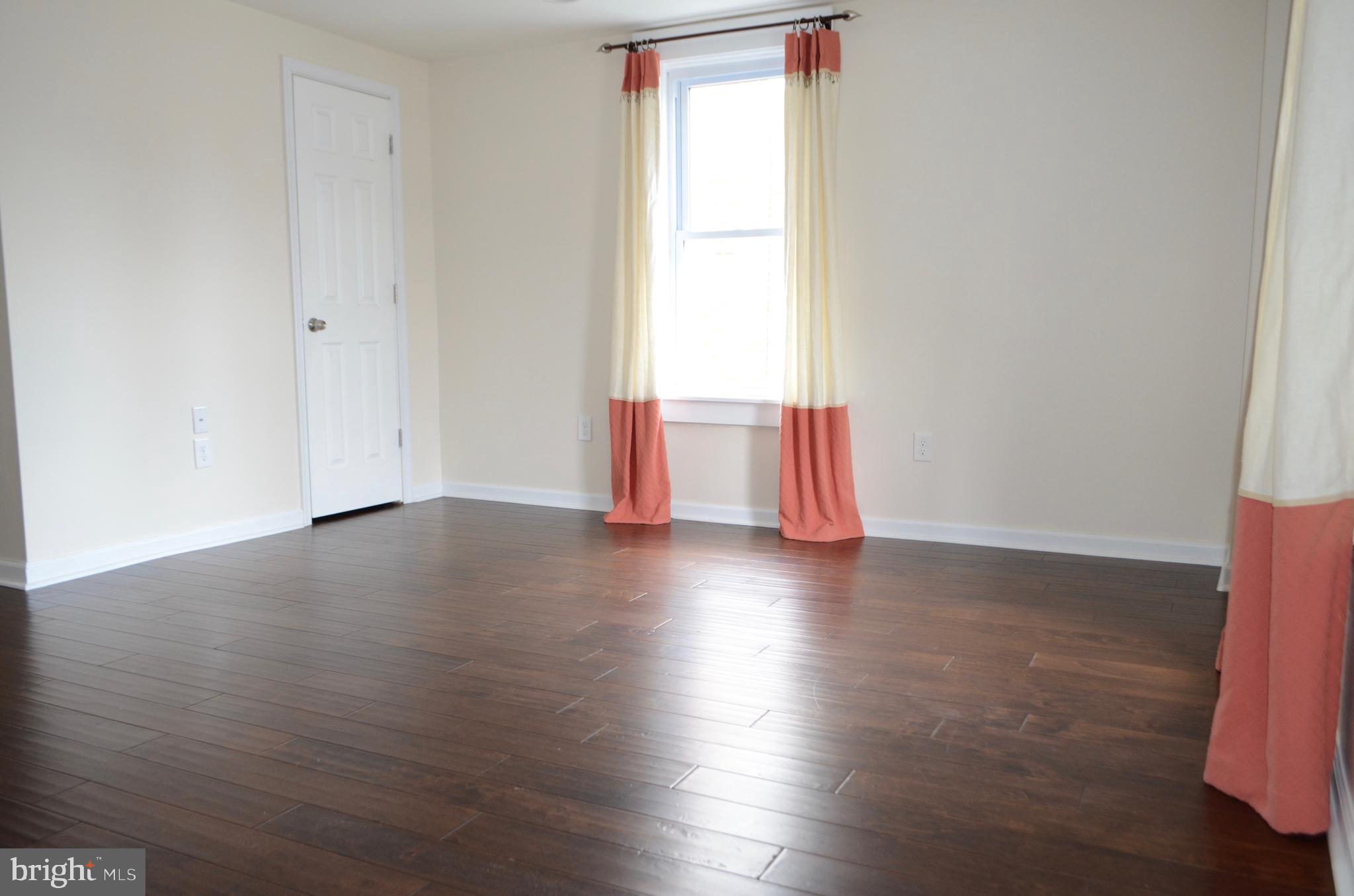 423 Ridley Avenue Folsom, PA 19033 - Photo 6 of 19 Gallery Image 6