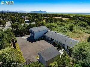 $899,000 | 89796 Sea Breeze Drive, Warrenton, OR 97146