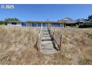 $899,000 | 89796 Sea Breeze Drive, Warrenton, OR 97146