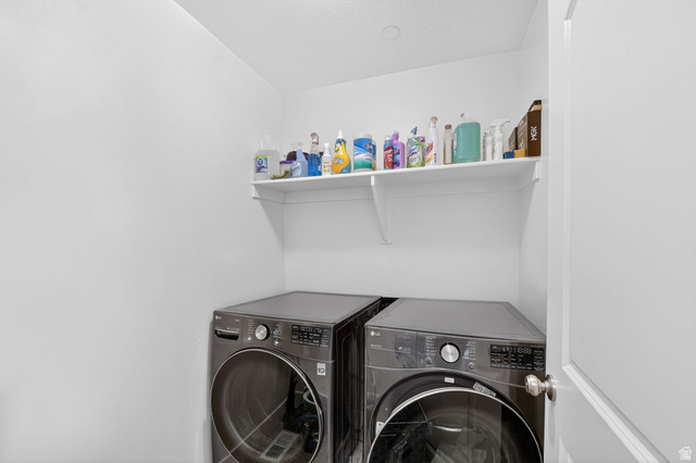 141 Wolverine Creek Elk Ridge, UT 84651 - Photo 13 of 47 Laundry area featuring washing machine and clothes dryer
