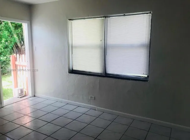 $1,200 | 4548 Southwest 33rd Avenue, Unit EFFICENCY, Dania Beach, FL 33312