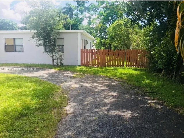 $1,200 | 4548 Southwest 33rd Avenue, Unit EFFICENCY, Dania Beach, FL 33312