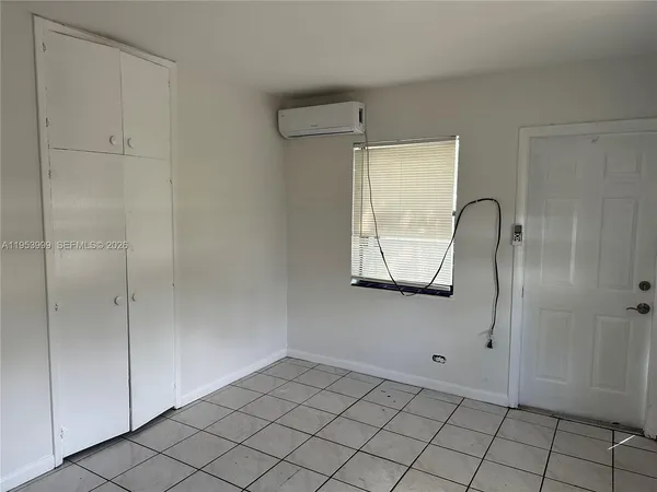 $1,150 | 4548 Southwest 33rd Avenue, Unit EFFICENCY, Dania Beach, FL 33312