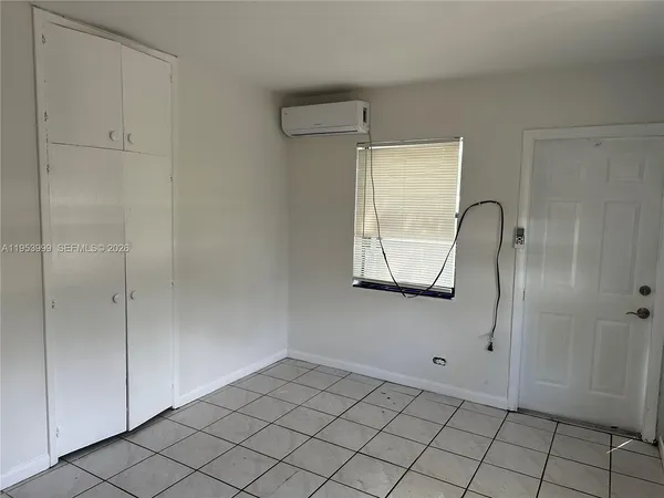 $1,150 | 4548 Southwest 33rd Avenue, Unit EFFICENCY, Dania Beach, FL 33312