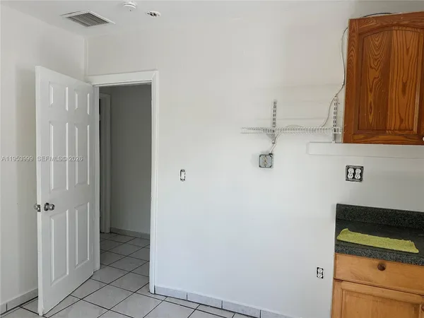 $1,150 | 4548 Southwest 33rd Avenue, Unit EFFICENCY, Dania Beach, FL 33312