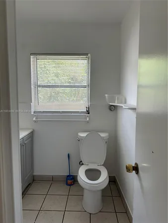 $1,150 | 4548 Southwest 33rd Avenue, Unit EFFICENCY, Dania Beach, FL 33312