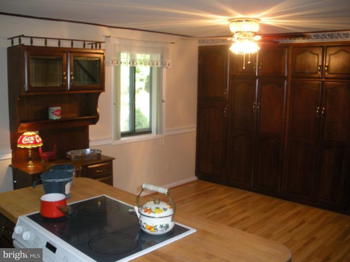 19601 Sparr Spring Road Gaithersburg, MD 20886 - Photo 2 of 30 Kitchen