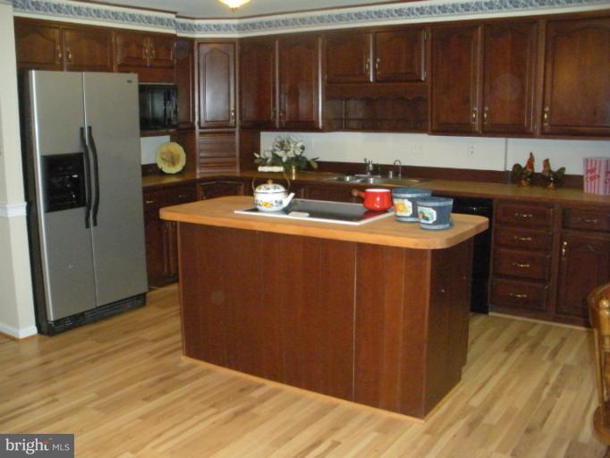 19601 Sparr Spring Road Gaithersburg, MD 20886 - Photo 17 of 30 Kitchen