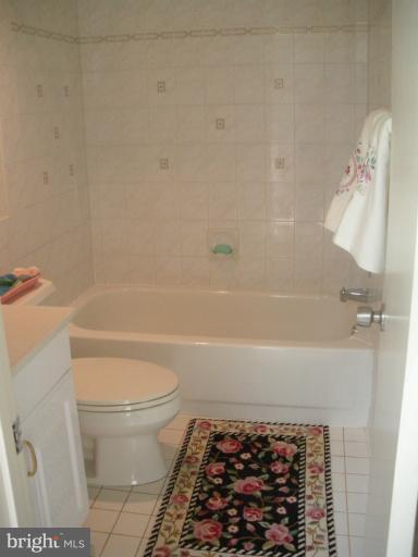 19601 Sparr Spring Road Gaithersburg, MD 20886 - Photo 18 of 30 Upstairs Full Bath