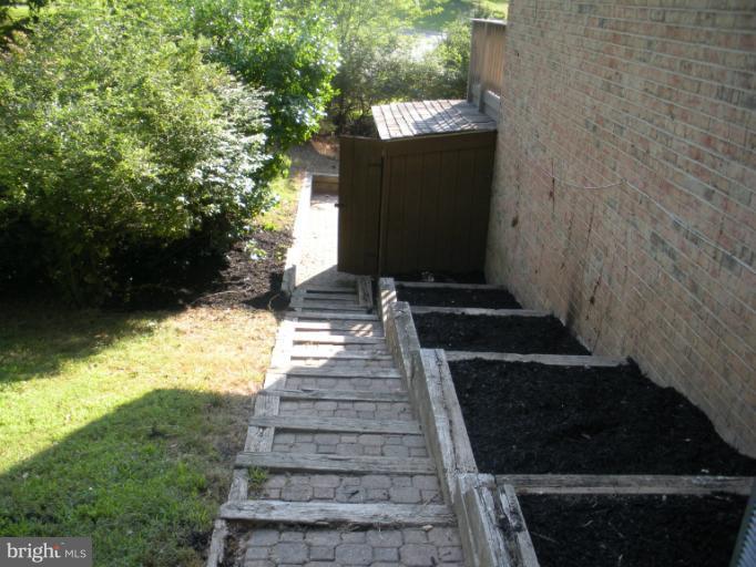 19601 Sparr Spring Road Gaithersburg, MD 20886 - Photo 8 of 30 Exterior (Rear)